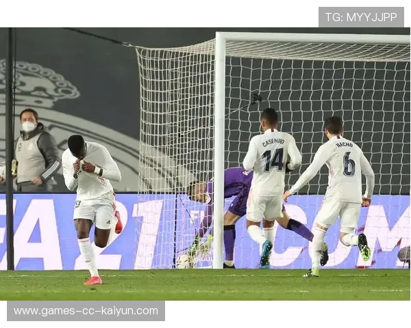 维尼修斯底线传中再度形成威胁 维尼修斯底线传中再度形成威胁